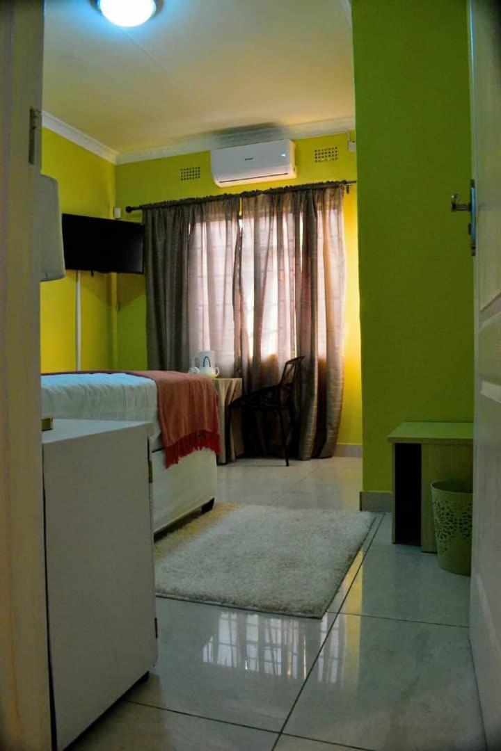 Mathlyn Guesthouse Габороне Екстер'єр фото